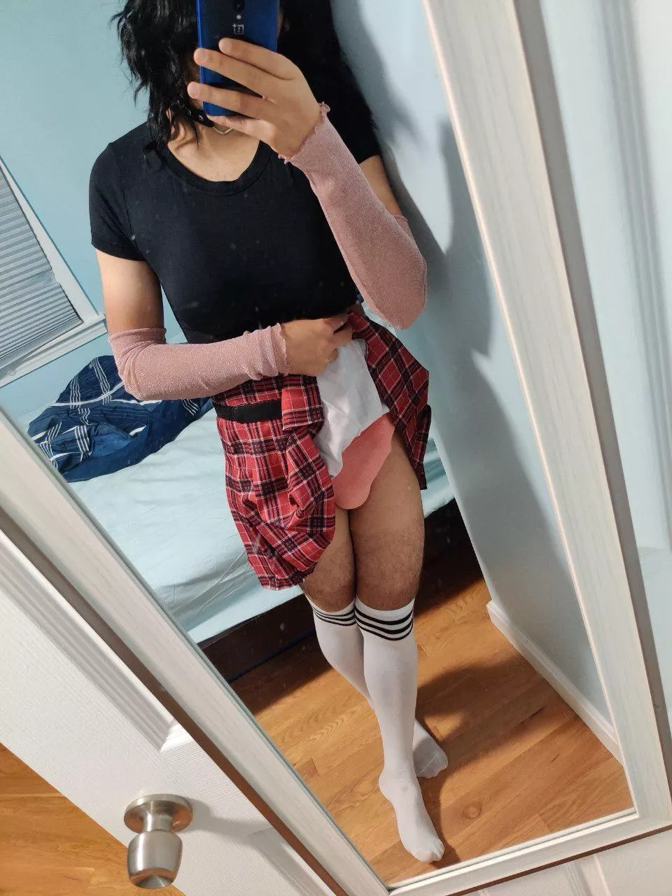 Seeing all the big bulges on this sub make my little one so hard :)