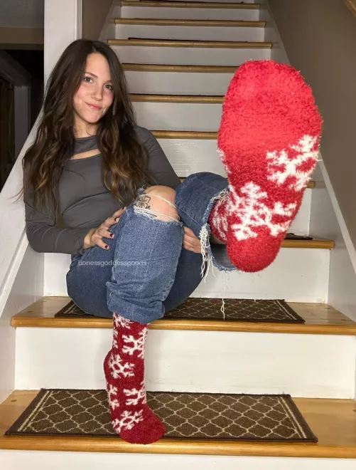 [Selling] Fuzzy socks to keep me warm today❄️ Updated menu & drawer pinned. Free shipping, tracking #, pow photo included