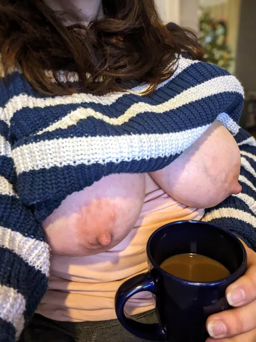 Some ☕ and nipples to start your week off right 😘