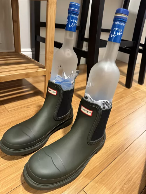 Stretching out my new Hunter chelsea boots because they hurt my ankles so bad! Is there a better way to stretch them out?😅