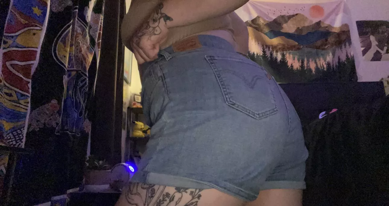 Wanna smack it 😈 (@groovybaby97) [onlyfans]