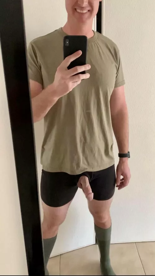 What do you call a dude that always pulls his cock out through his fly?