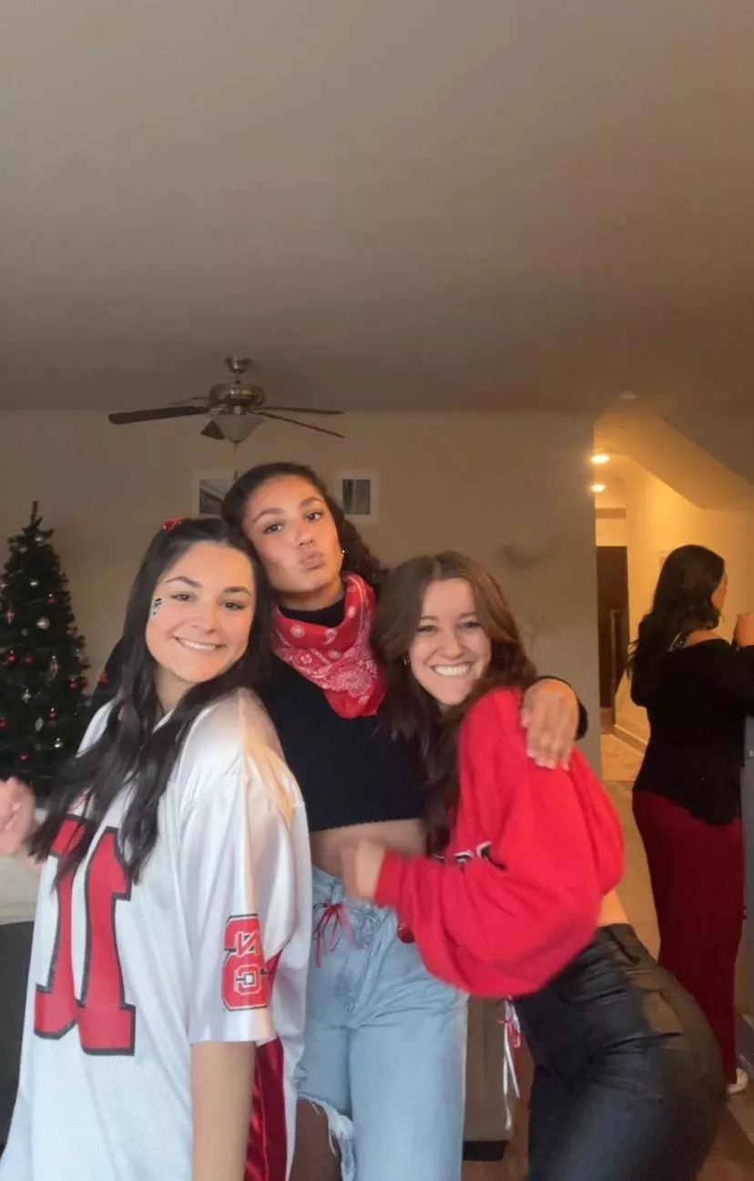 which one deserves a rough gangbang? 😈 [3]