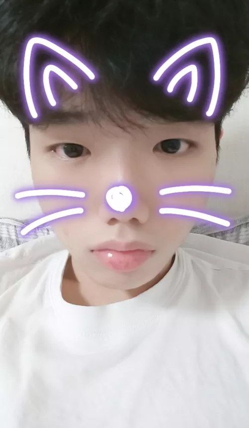 Who wants to cum on my kitty face?