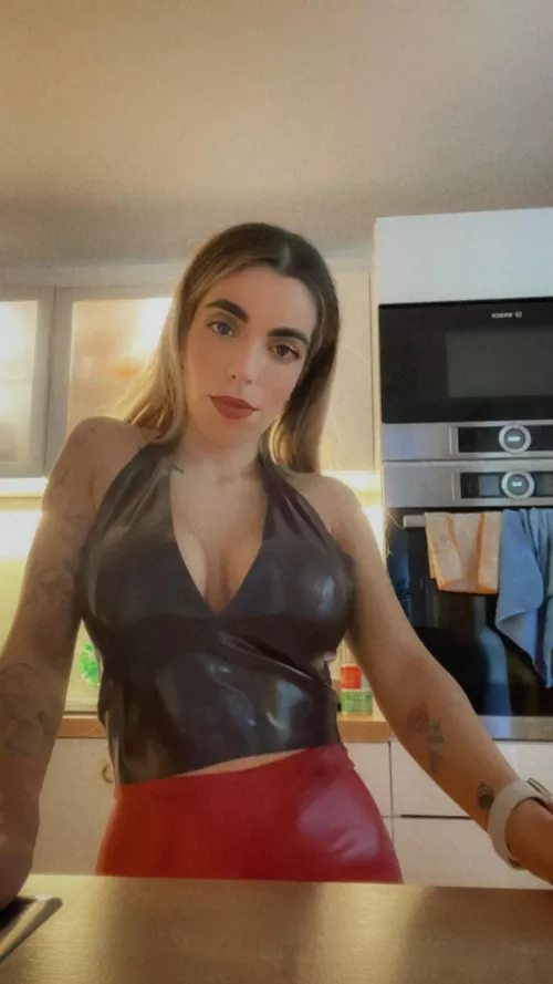 Who will entertain this Dominant women tonight...