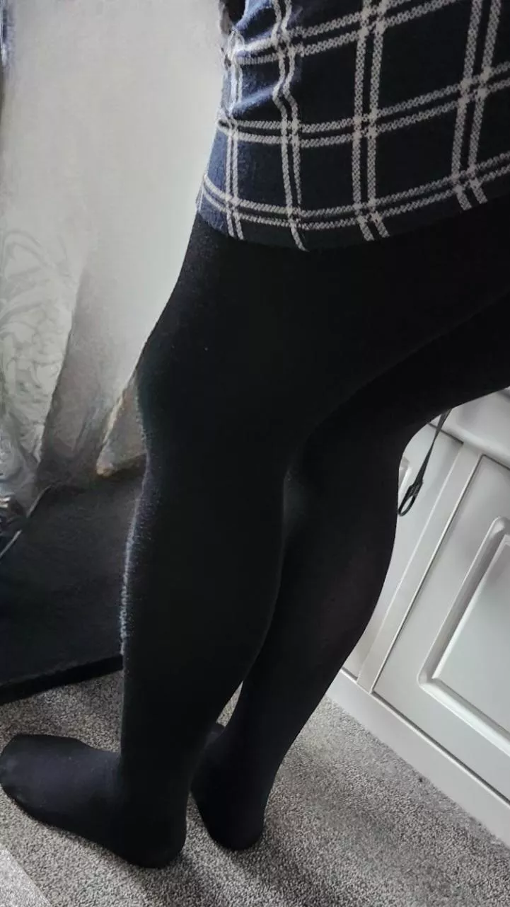 Work and tights go together don't they? Getting ready 💓💞💋