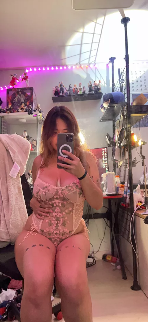 Would you fuck a thick korean girl like me?