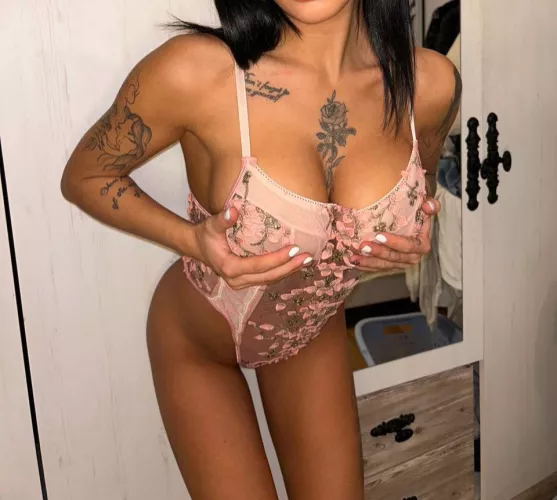 Would you hookup with a hot 19yo tattoo artist?