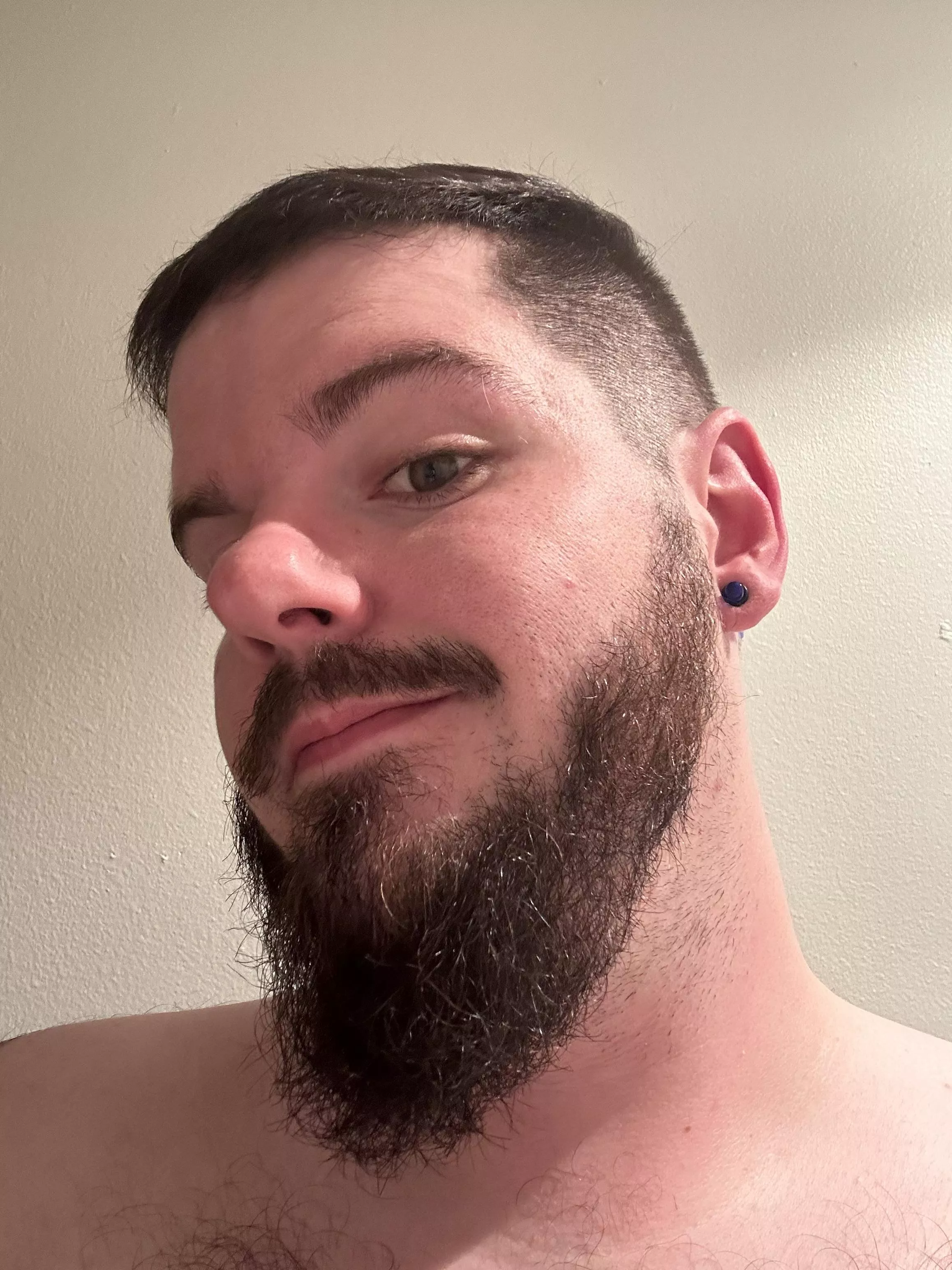 28 m about to fire up the Xbox and play if anyone wants to game /chat . Hmu for user