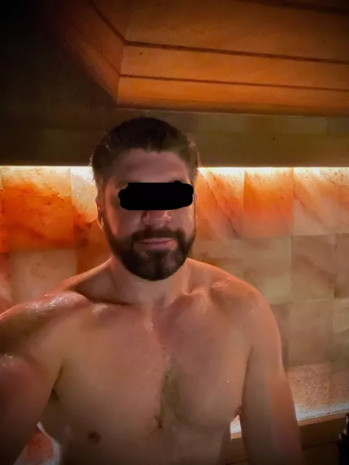 [38] Nothing beats an empty sauna post workout 🔥