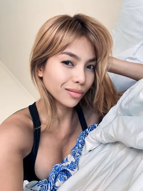 Any strong men out there feel like dominating a little Asian girl? 😉😚