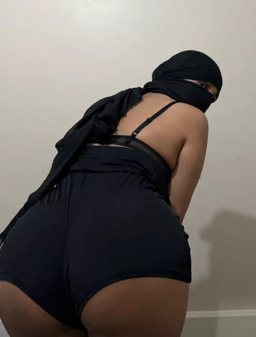 Arabian mommy looking a loyal son to play Taboo with🫦(OC)