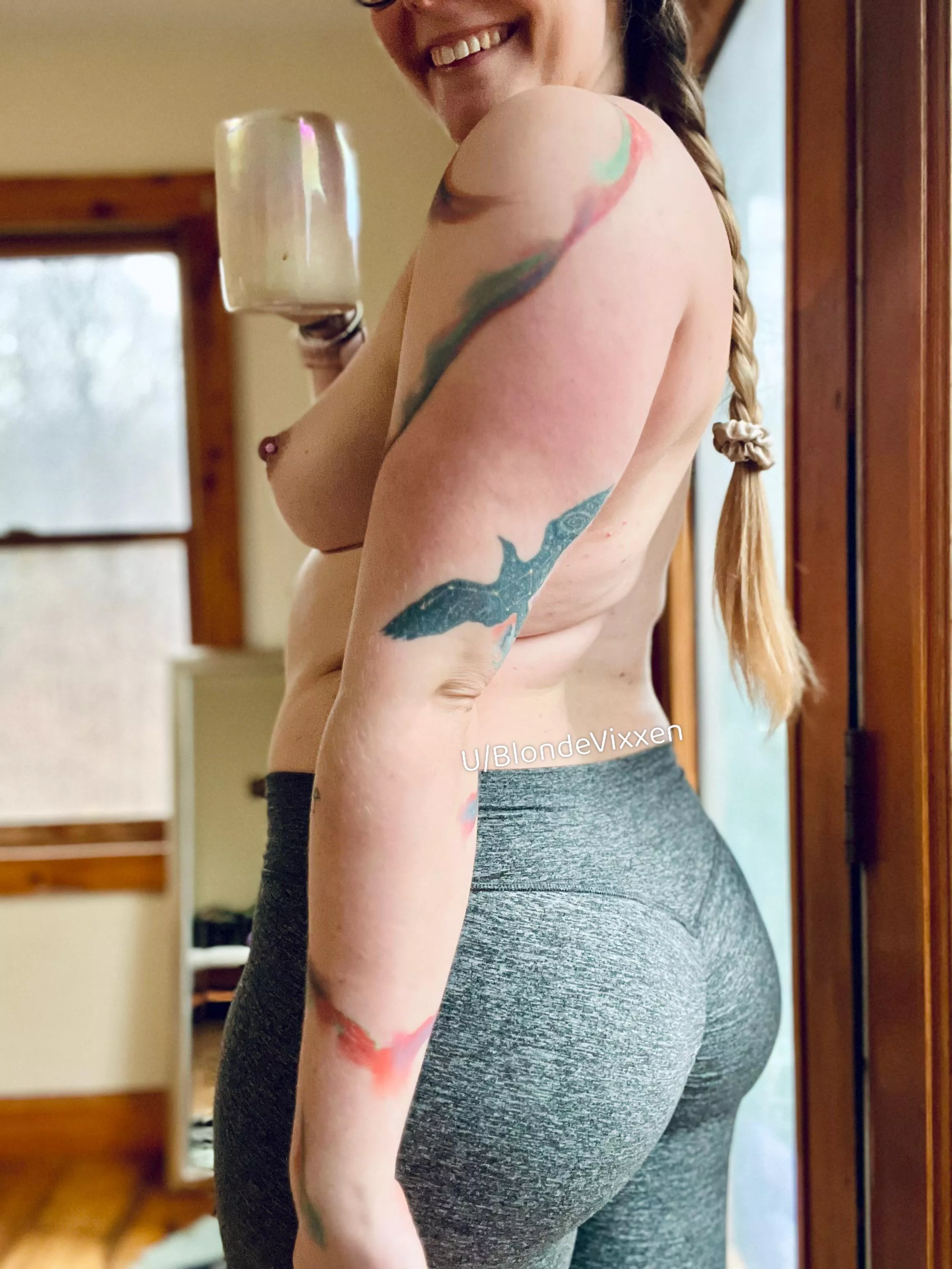 aren’t leggings just the best invention 🍑😜