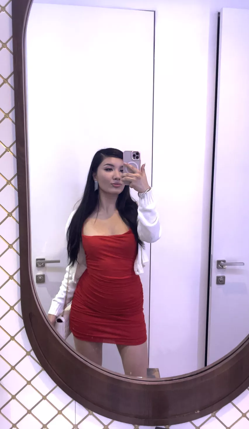 Does this red dress look good on me?