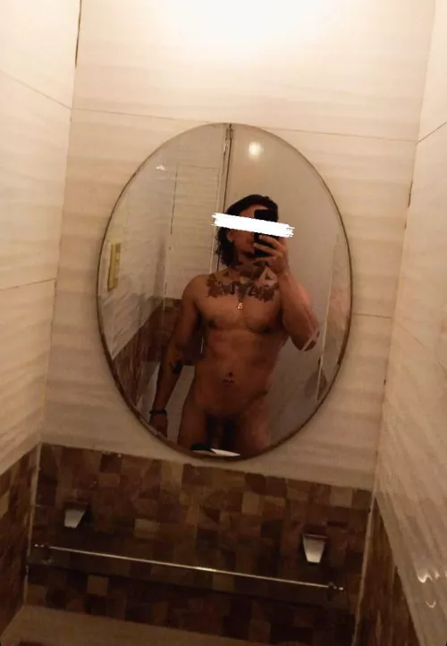 [F] My boyfriend btw, girls what do you think? 🦄