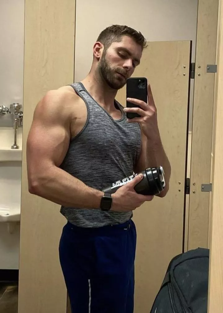 Feeling good, message me [28]