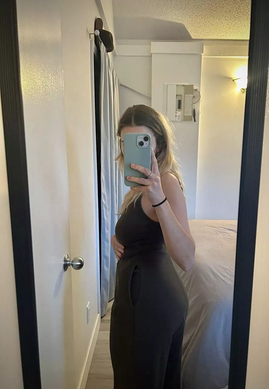 Going out for drinks with the girlies! None of them know I wear diapers 🤫