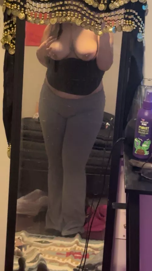 good afternoon, just popping in to say hello 🤍🤍