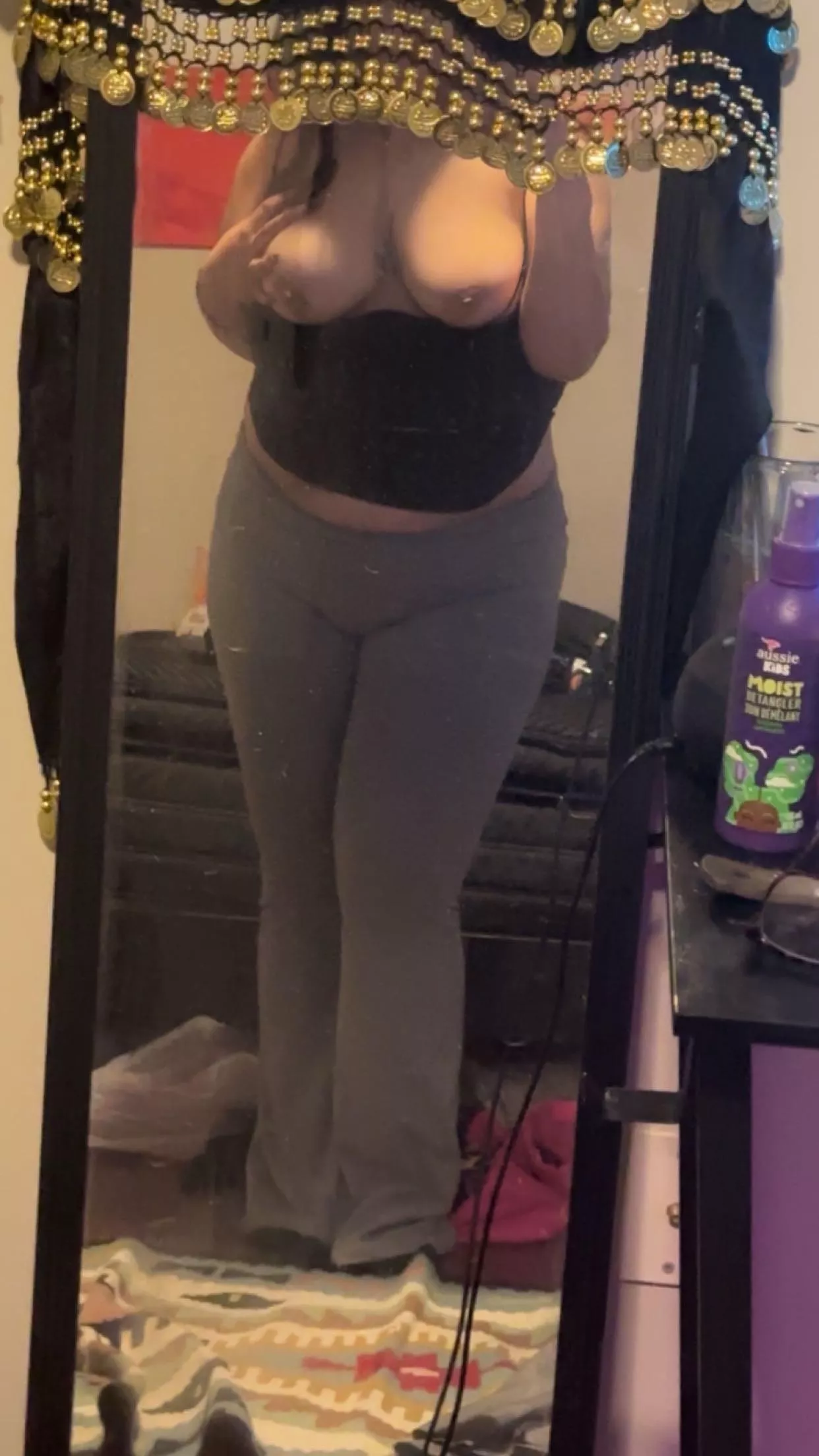 good afternoon, just popping in to say hello 🤍🤍