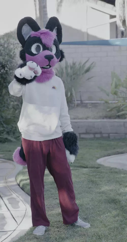 He’s pointing at the smelly one :3