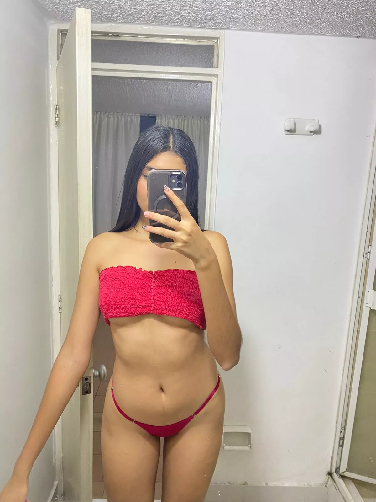 I think I look good in this outfit