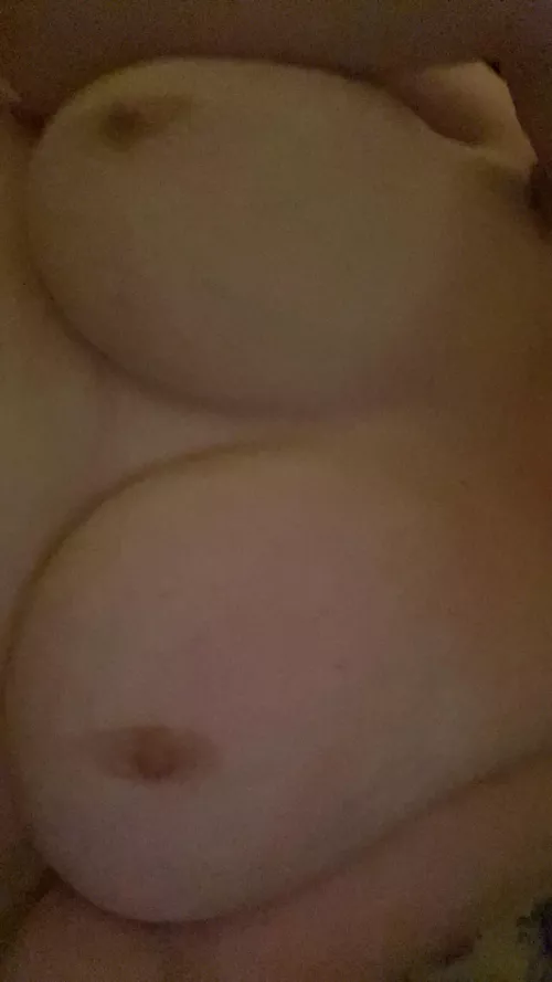 I’m at work but I’m so horny 😭🤪