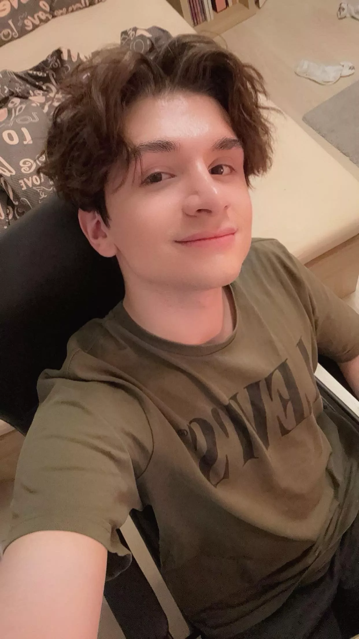 M/24 Pls don’t look at the background 😂