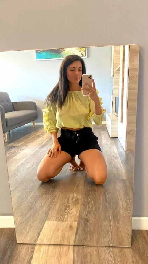 Mirror selfies capture the enchantment of my irresistible vibe. F19