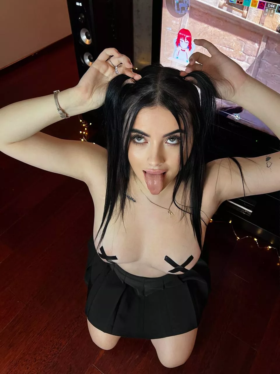 My slut body wants your big hands