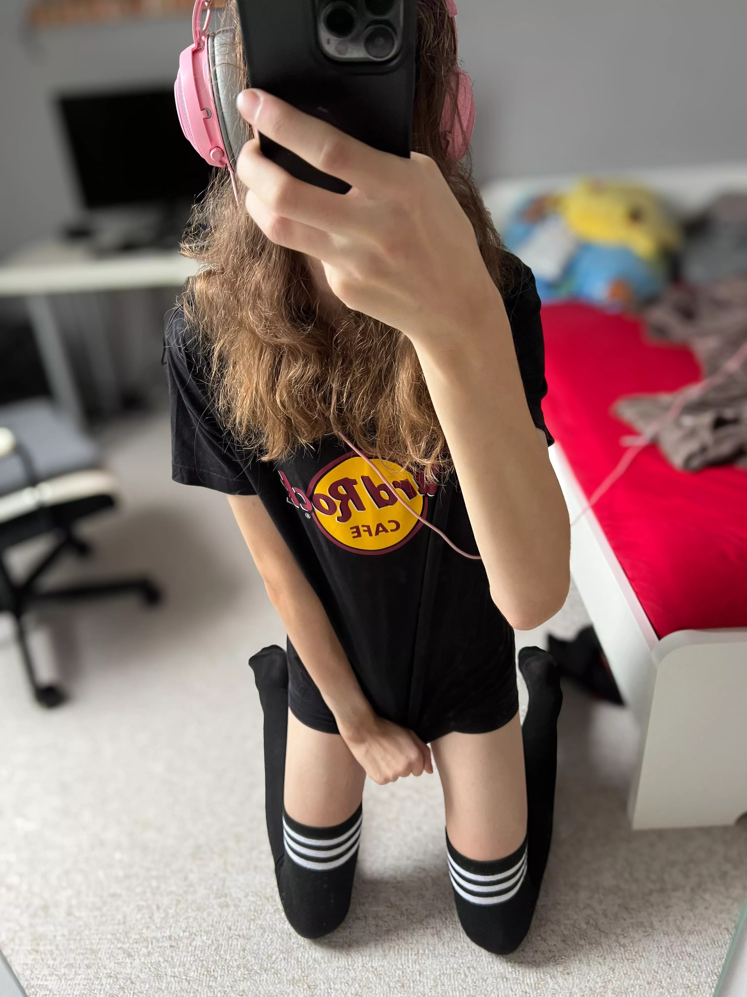 No one is home! U know what that means… wearing thigh highs without covering them! :33