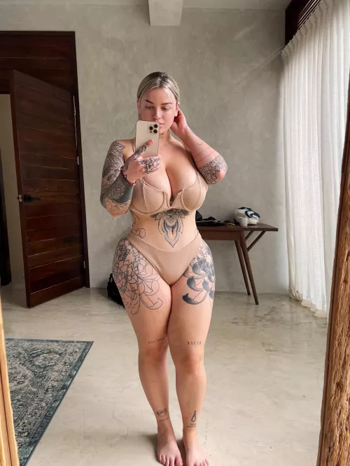 PAWG on vacation, who else needs a break