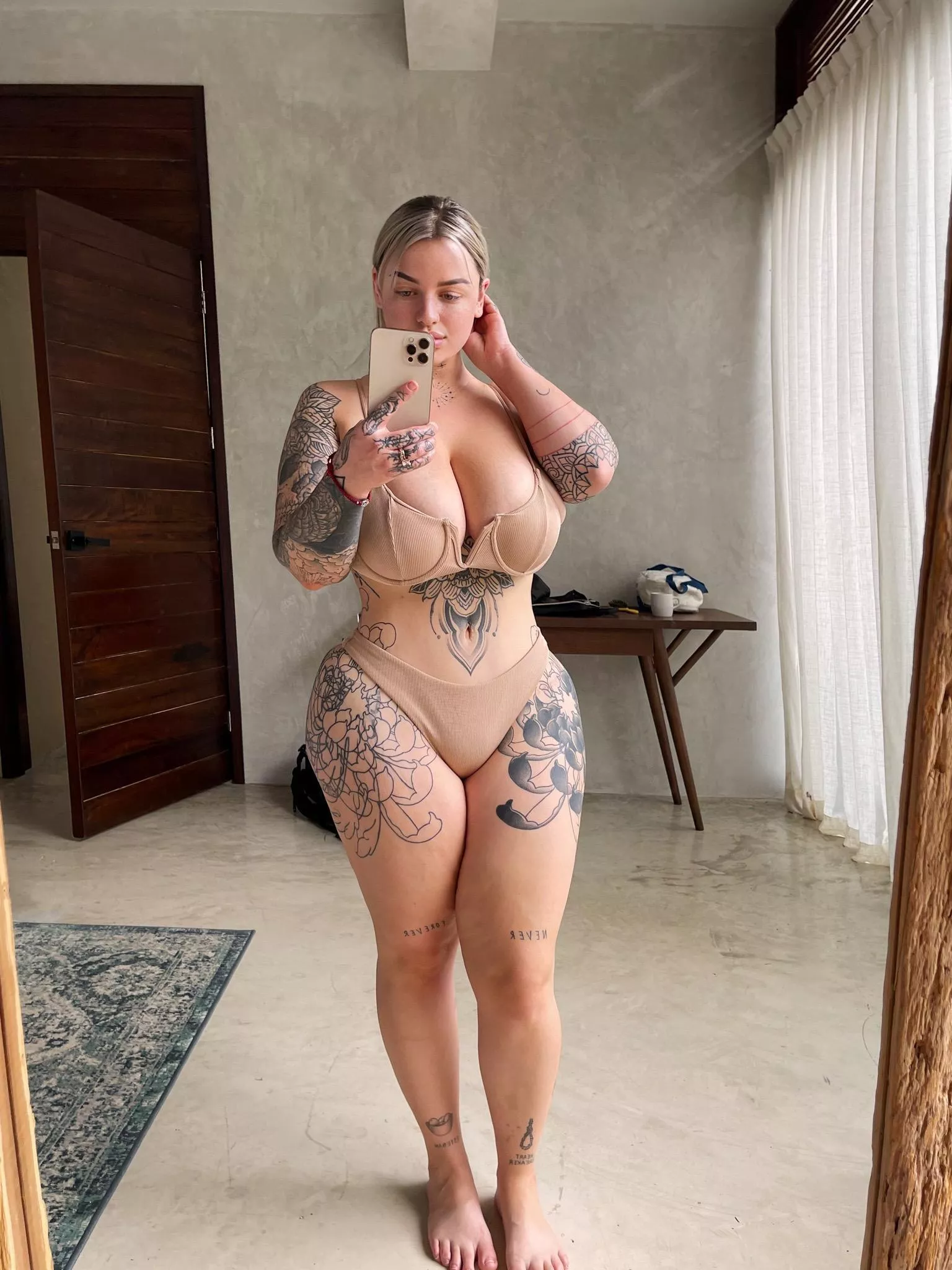 PAWG on vacation, who else needs a break