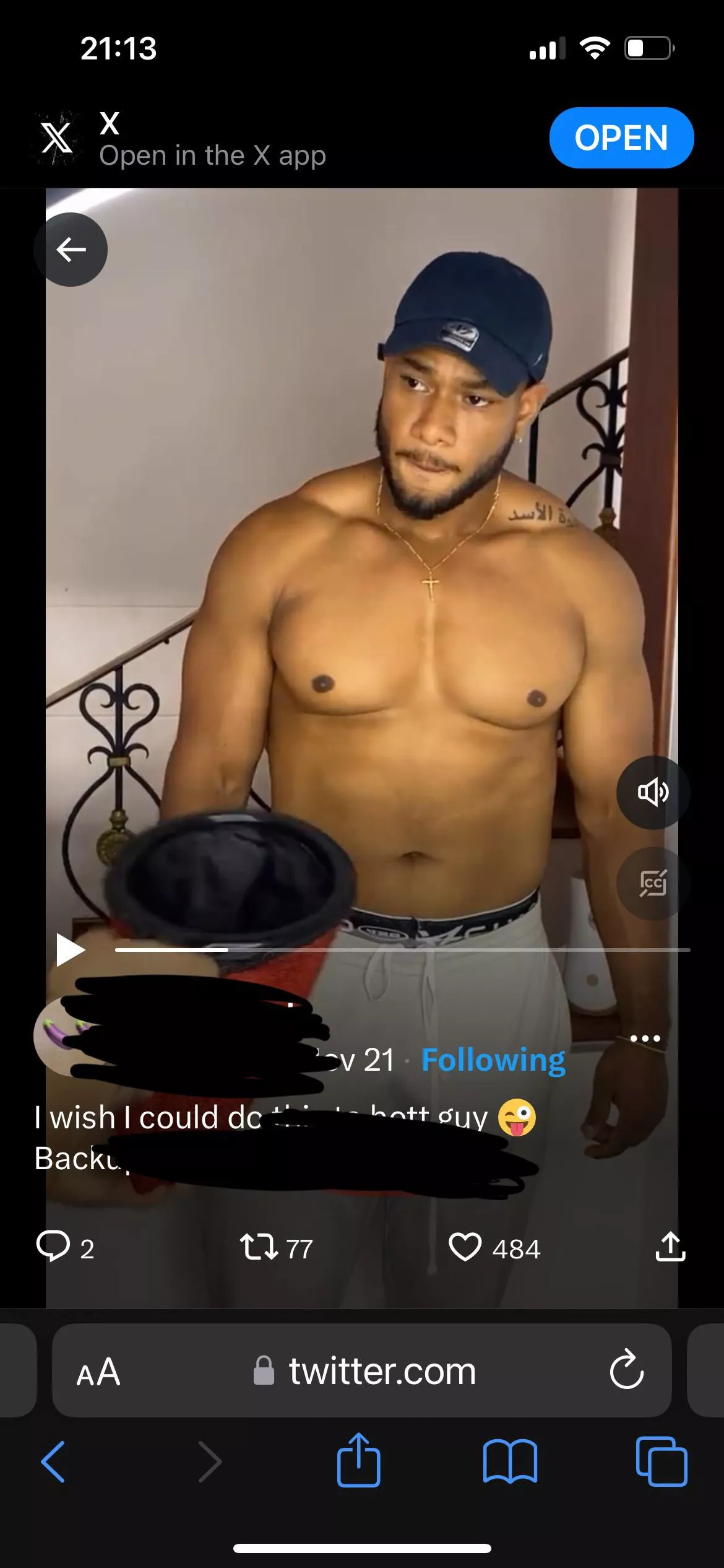 please does anyone know his name? 🙏🙏😭😖