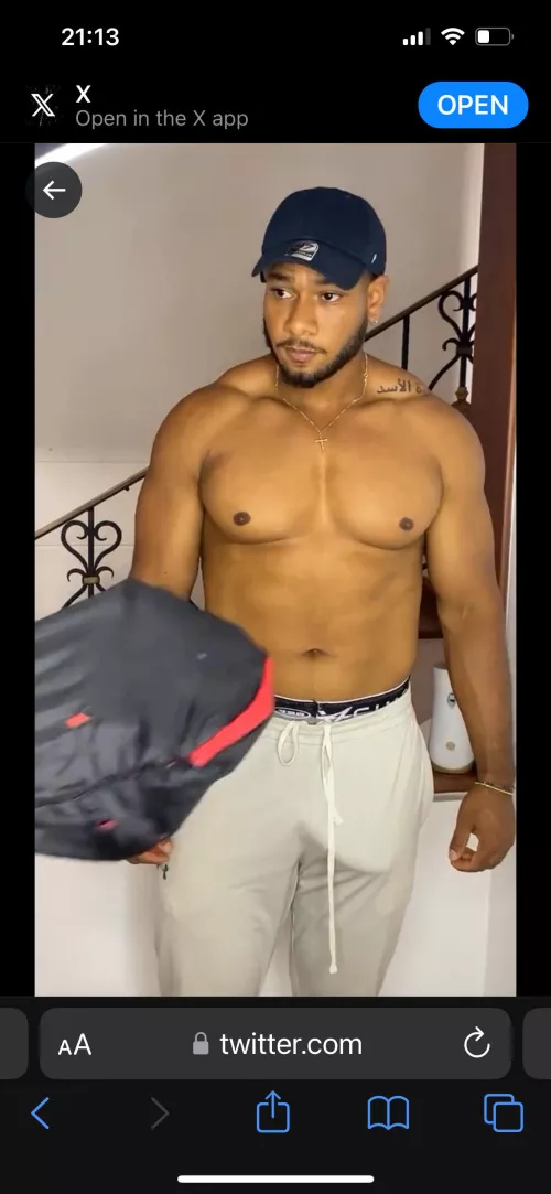 Please maybe someone knows his name 😭😖🙏🙏