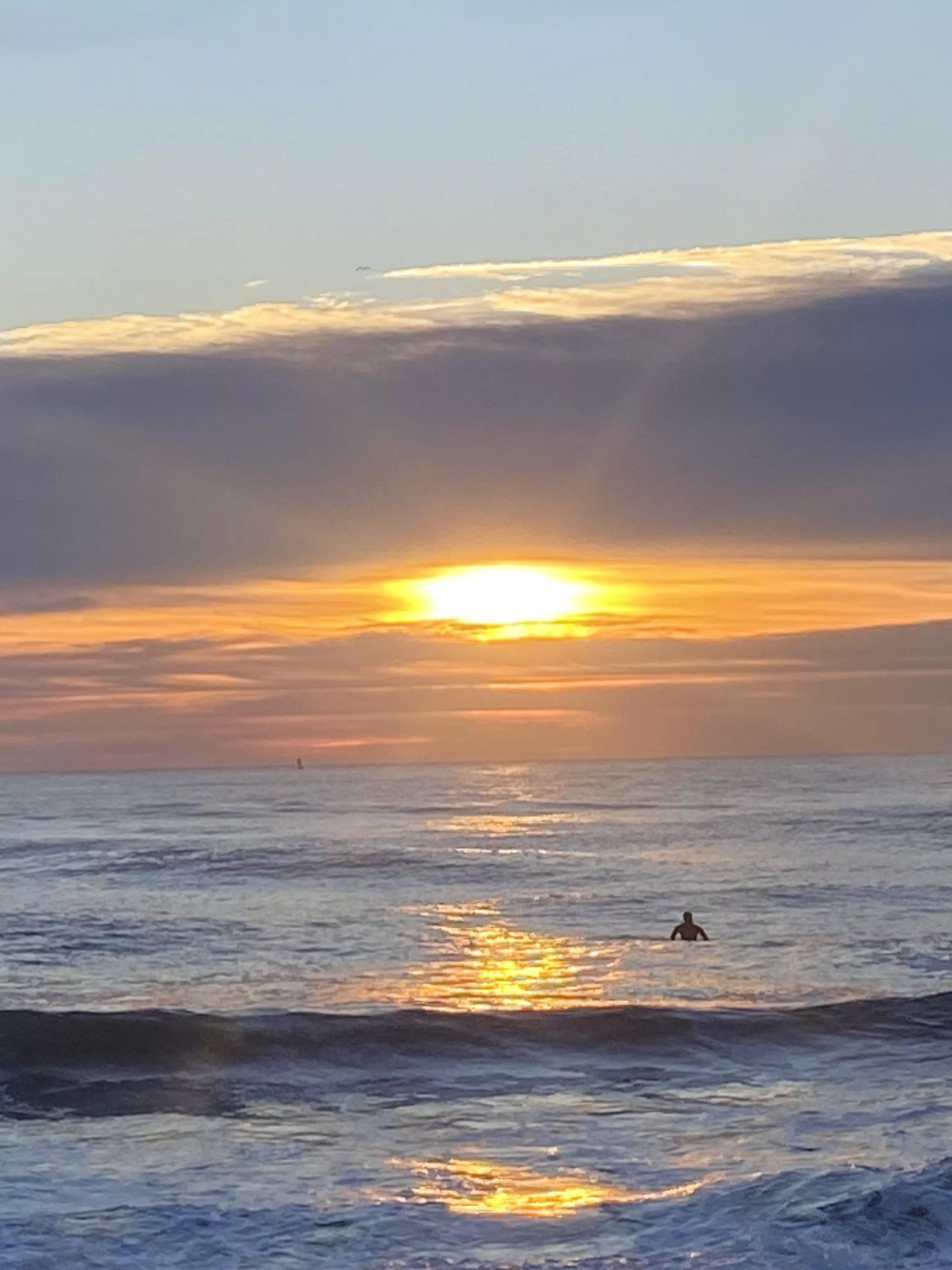 Point pleasant nj sunrise. Never too cold to be on a board 🏄‍♂️🤙🏻