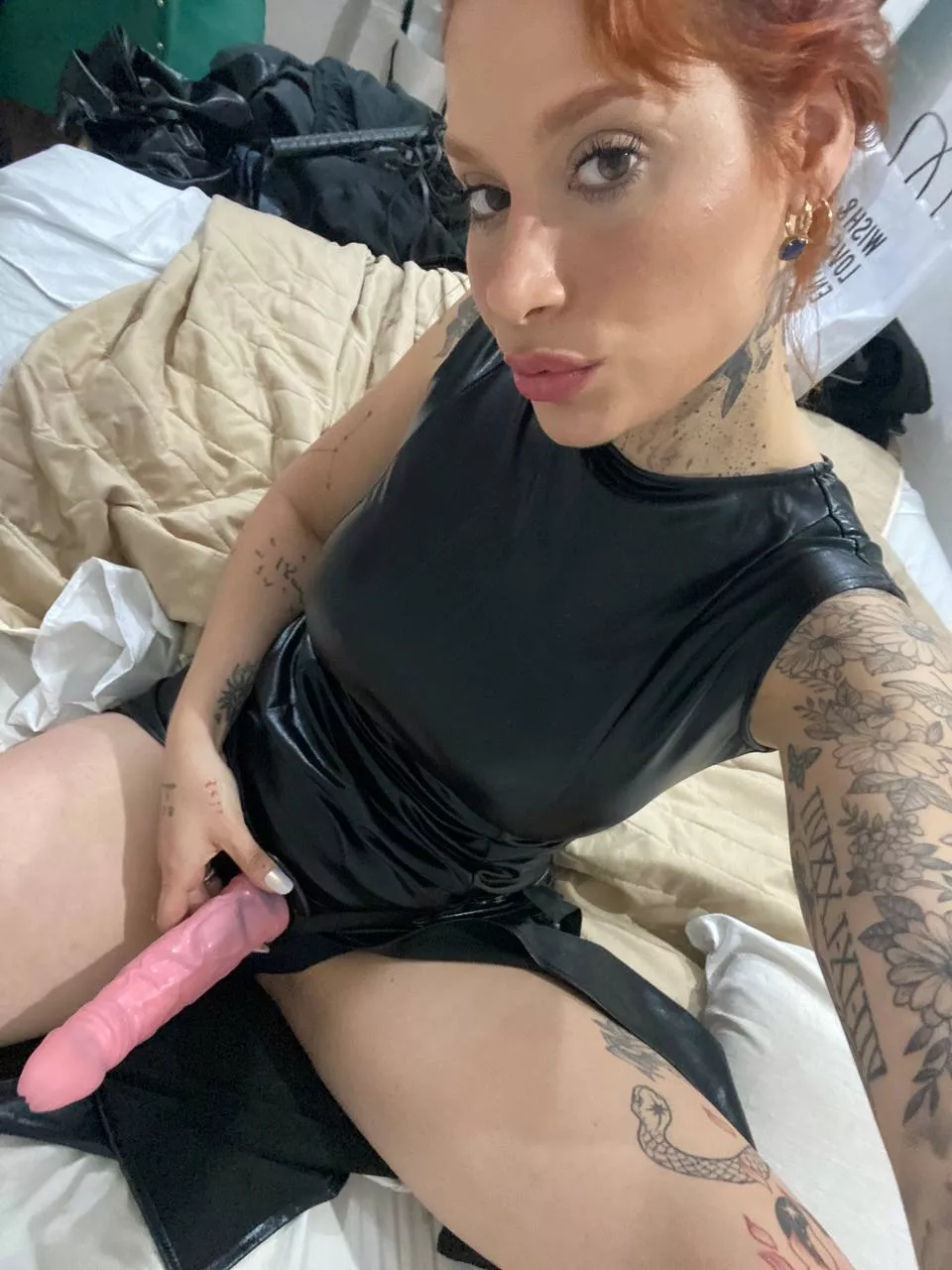 Scream for your Goddess while I use this to you