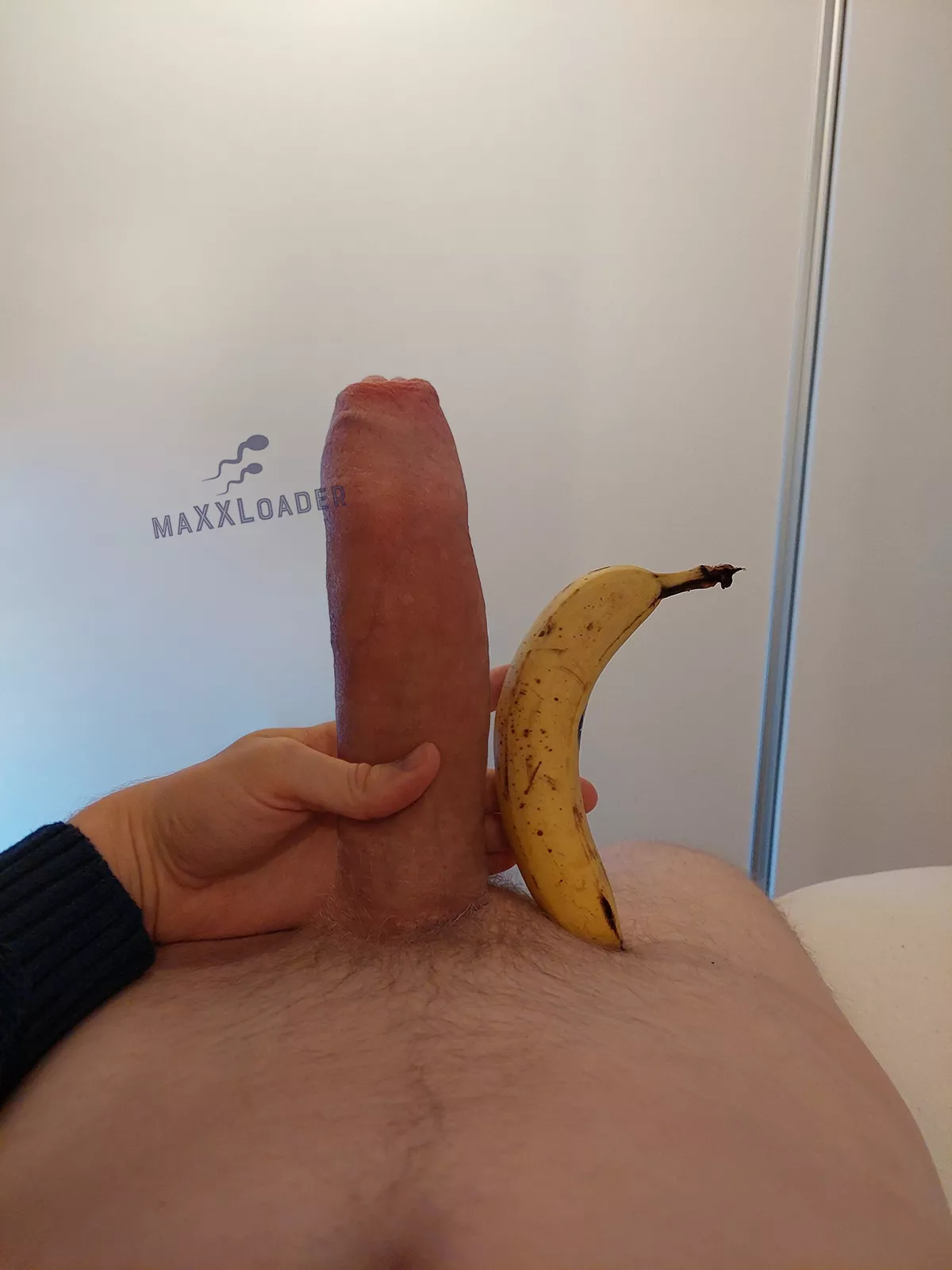 Wanna help me peel it 🍌