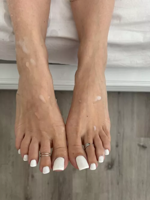 What would you like to do with my dirty feet? 😍