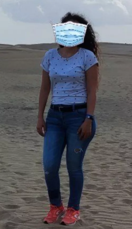 Wife 30yr vote up to convince her to undress