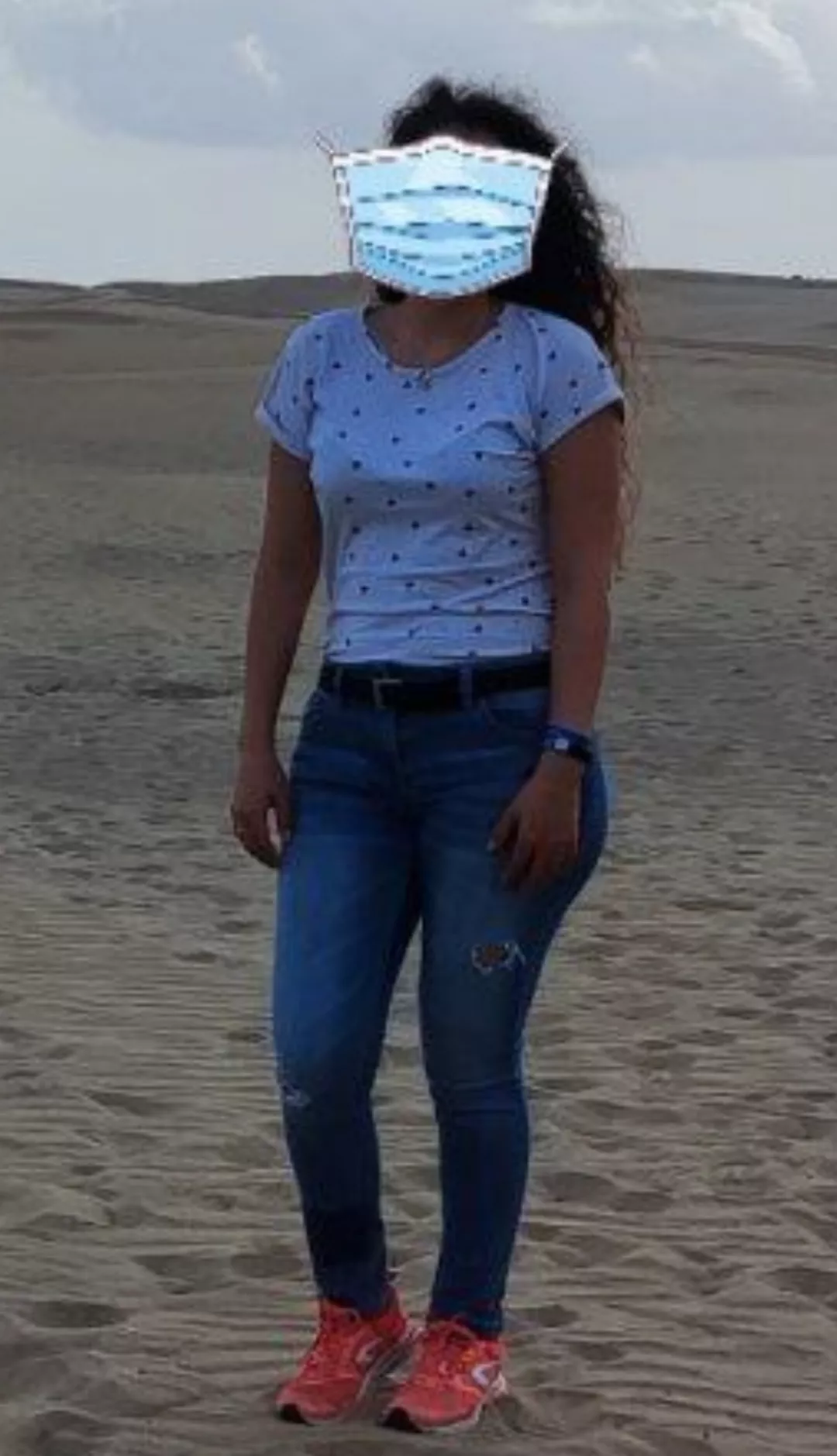 Wife 30yr vote up to convince her to undress