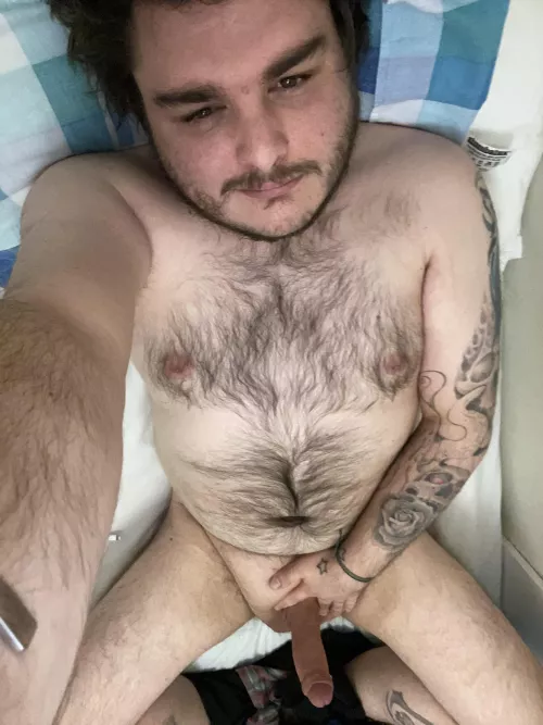 Would any ladies like to be this thicc hairy guys first?