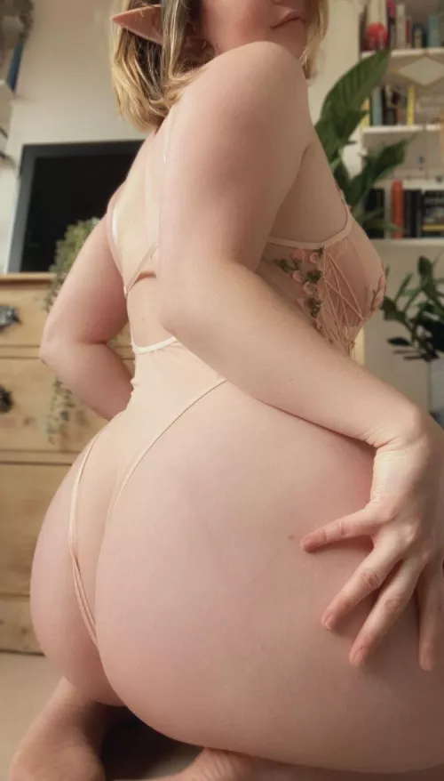 You get 15 mins with this naughty elf before she runs back into the forest [F]