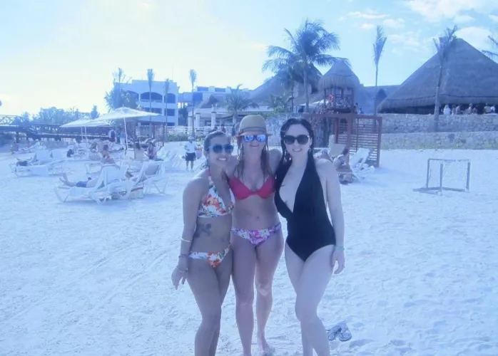 [3] Pick a beach buddy