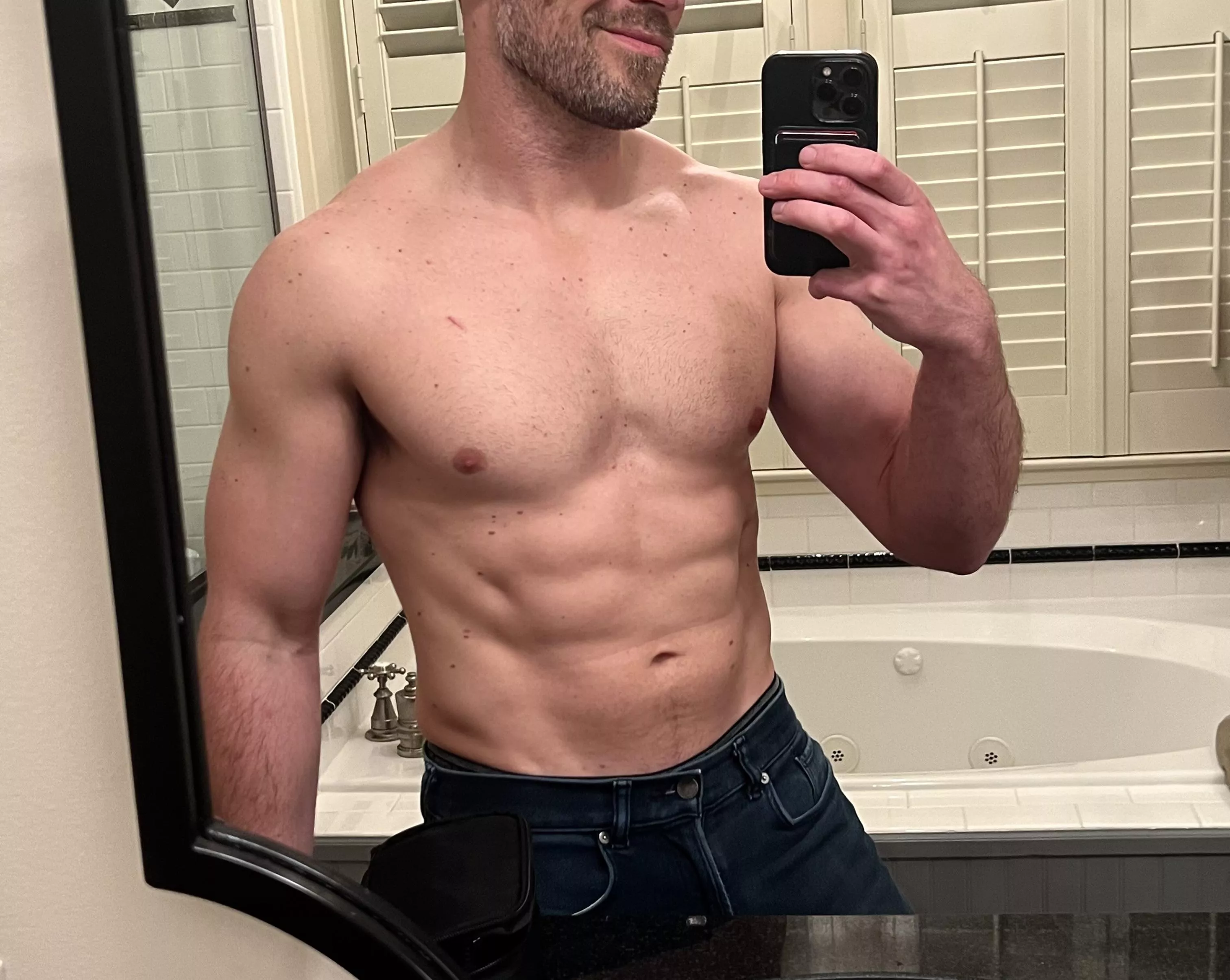 33 straight DL Guy. Fit & handsome. SSteinmann3