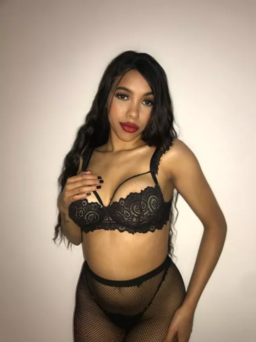 5'1 girl looking for love