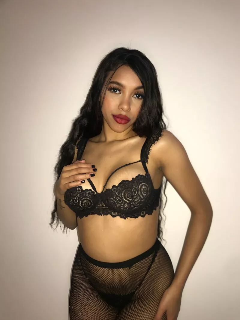 5'1 girl looking for love