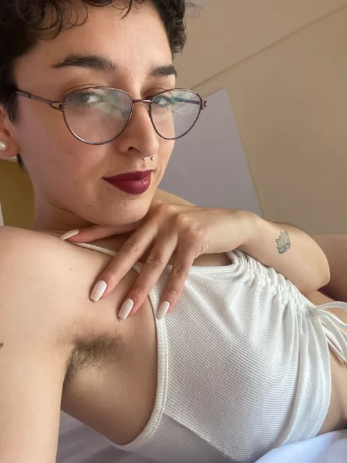 Are hairy girls your type?