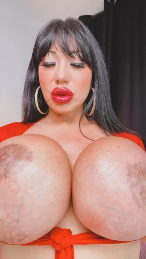 Bimbo knockers meant to drain cocks