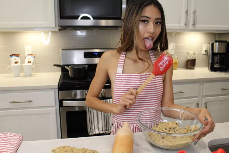 Can i show you what i can do with my tongue ;)