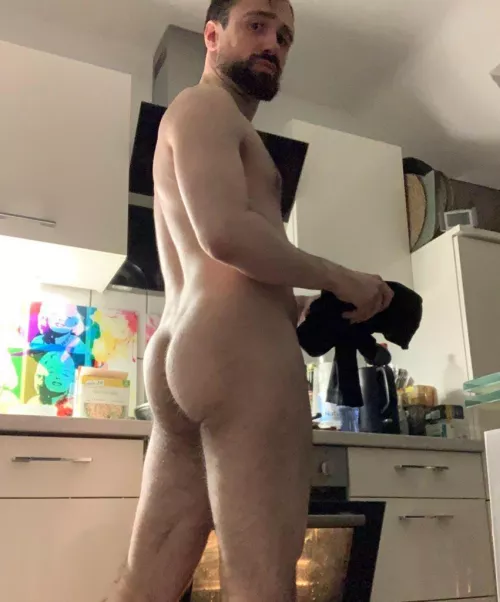 Can i stay in your kitchen please?